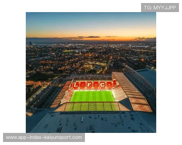 利物浦加克波头球击地展现力量,打造足球新传奇